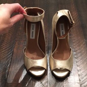 NWOT Steve Madden Peep Toe!